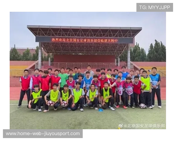 中国足球职业联赛积极推广足球文化与精神，足球推广学校