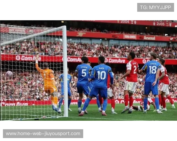 托纳利回撤组织，中场纵深被拉开，托纳利落选